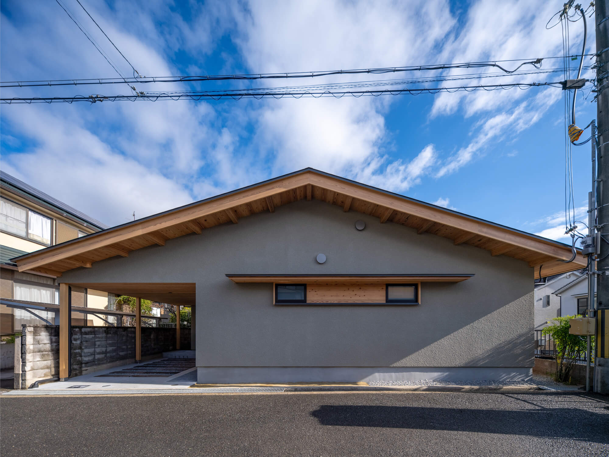 家族と地域に開かれた二世帯住宅